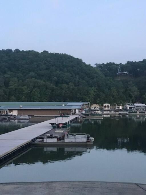 Driftwood Cottage With Hot Tub On Lake Cumberland Russell Springs Kültér fotó