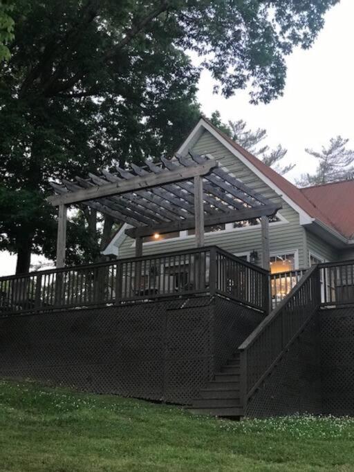 Driftwood Cottage With Hot Tub On Lake Cumberland Russell Springs Kültér fotó