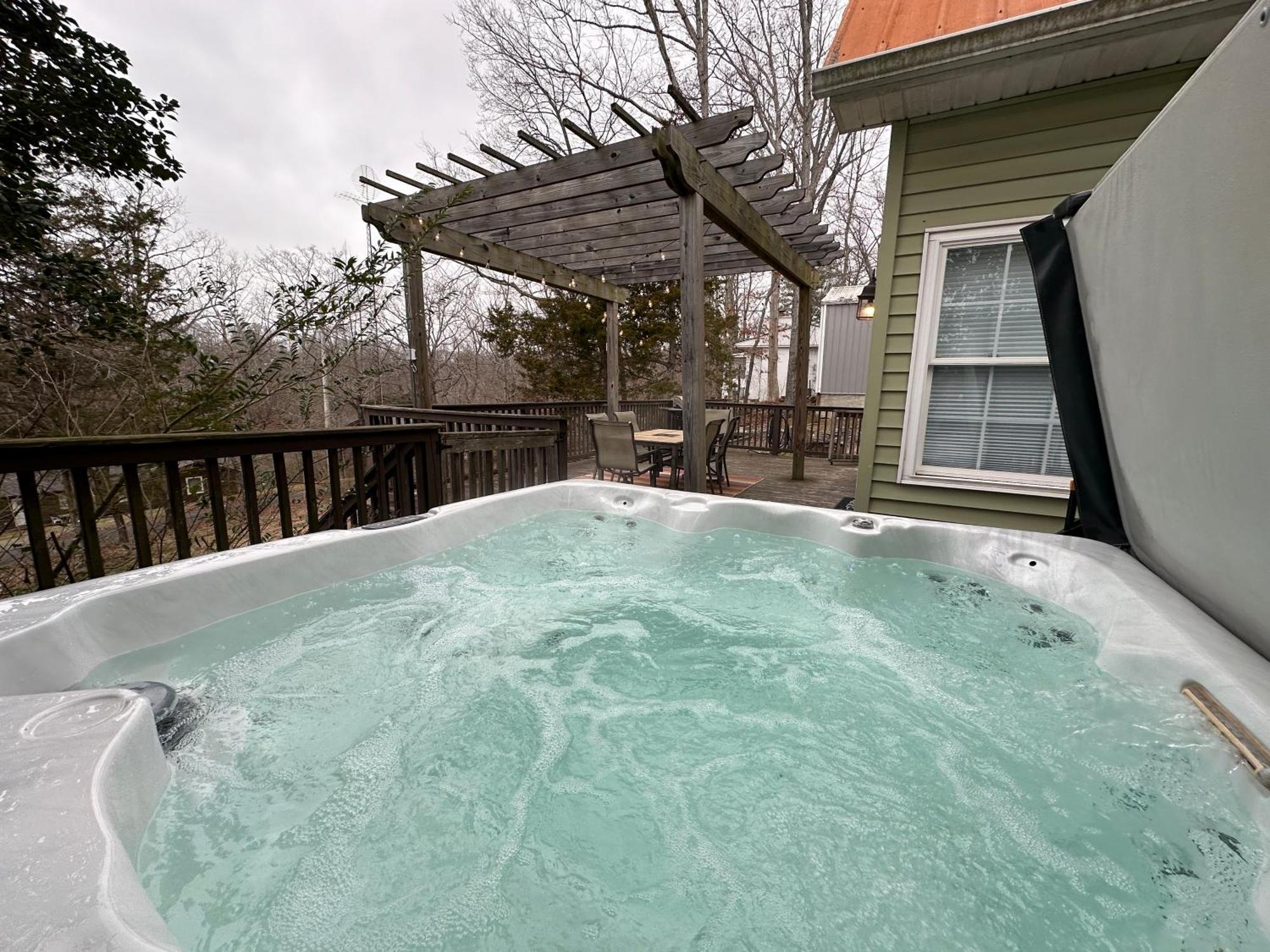 Driftwood Cottage With Hot Tub On Lake Cumberland Russell Springs Kültér fotó